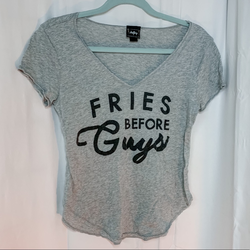 5/$40 SALE Daytrip graphic v-neck Tshirt